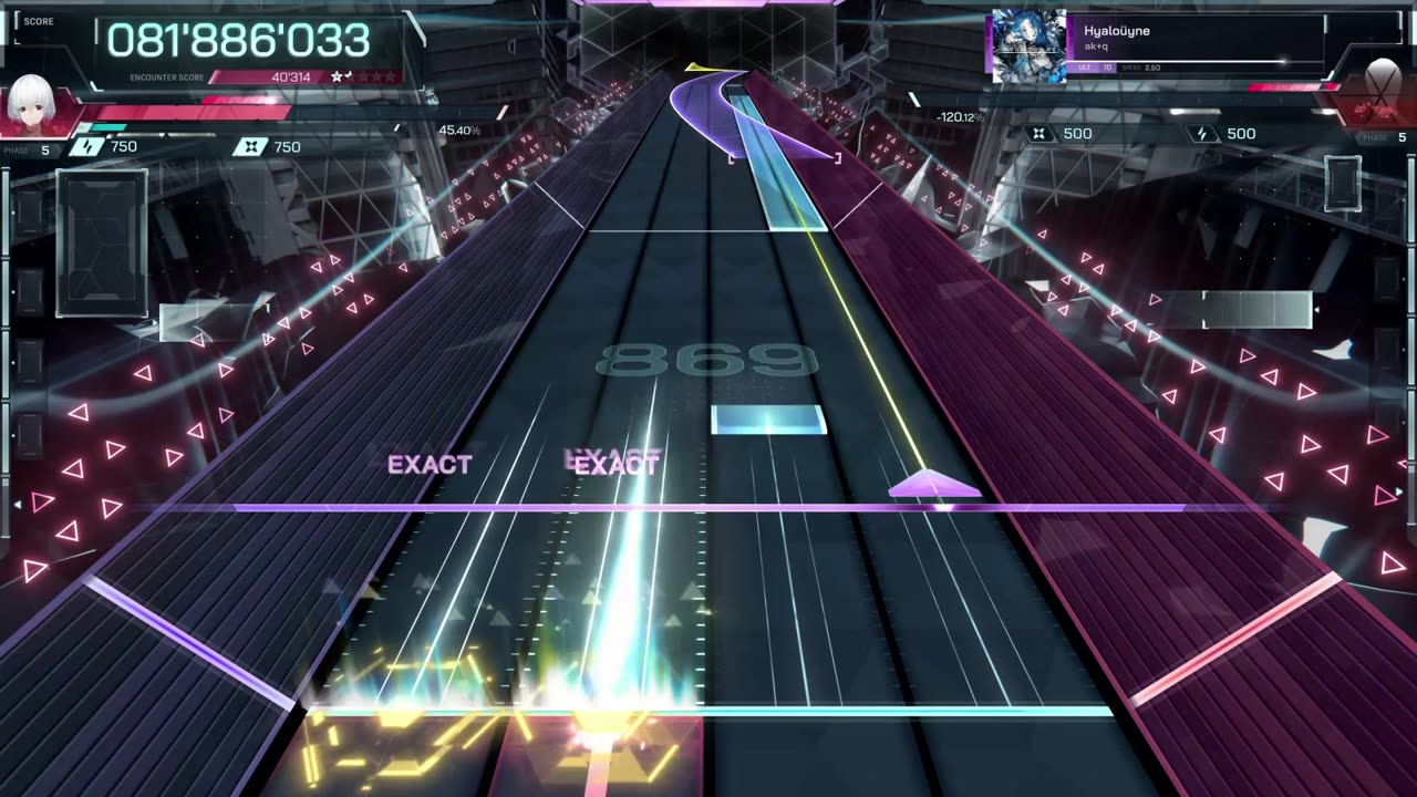In Falsus の Hyaloüyne プレイ画面——フロアレーンの下部判定ラインを横切るホールドノーツと上昇するコンボカウンター、キーボードとマウスの複合入力